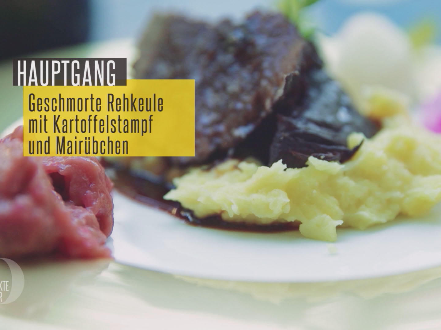 Rehkeule geschmort im Ofen mit Mairübchen und Kartoffelstampf