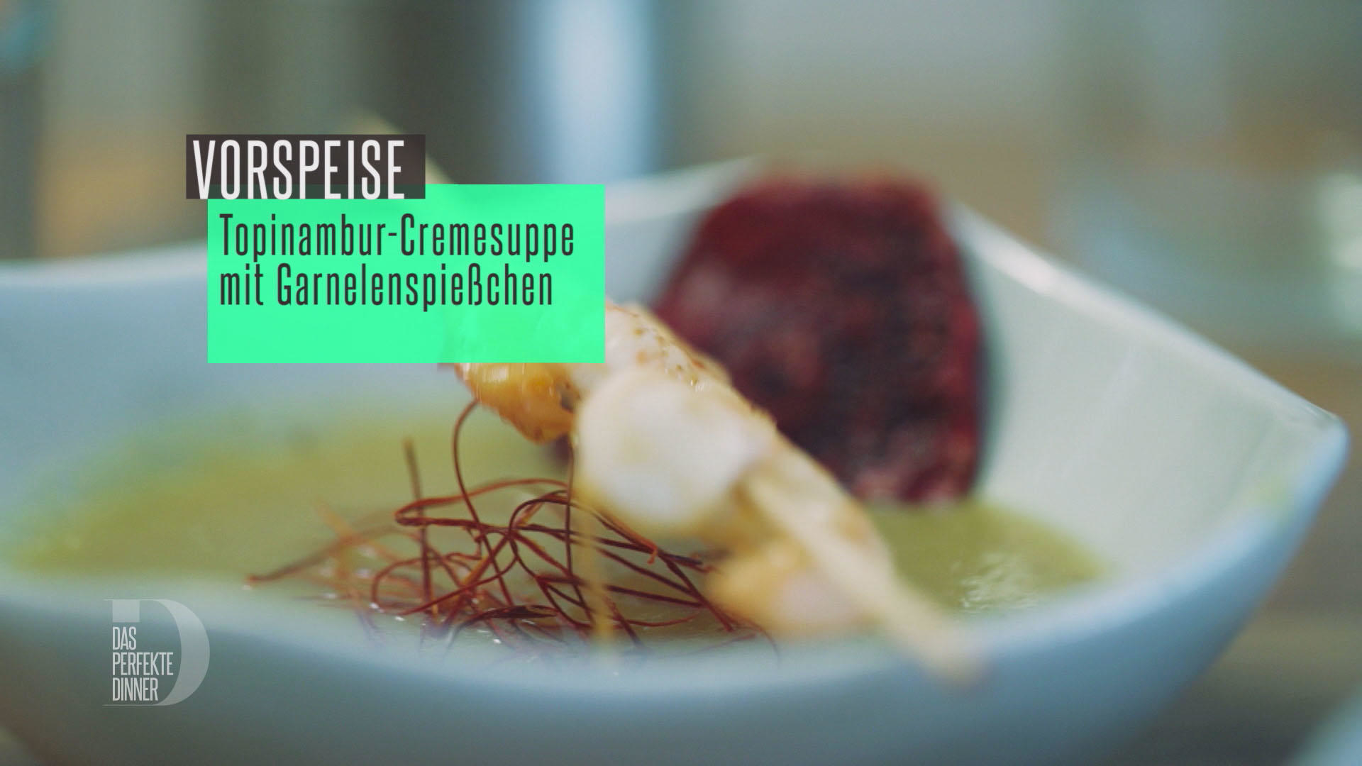 Topinambur-Cremesuppe mit Garnelenspießen