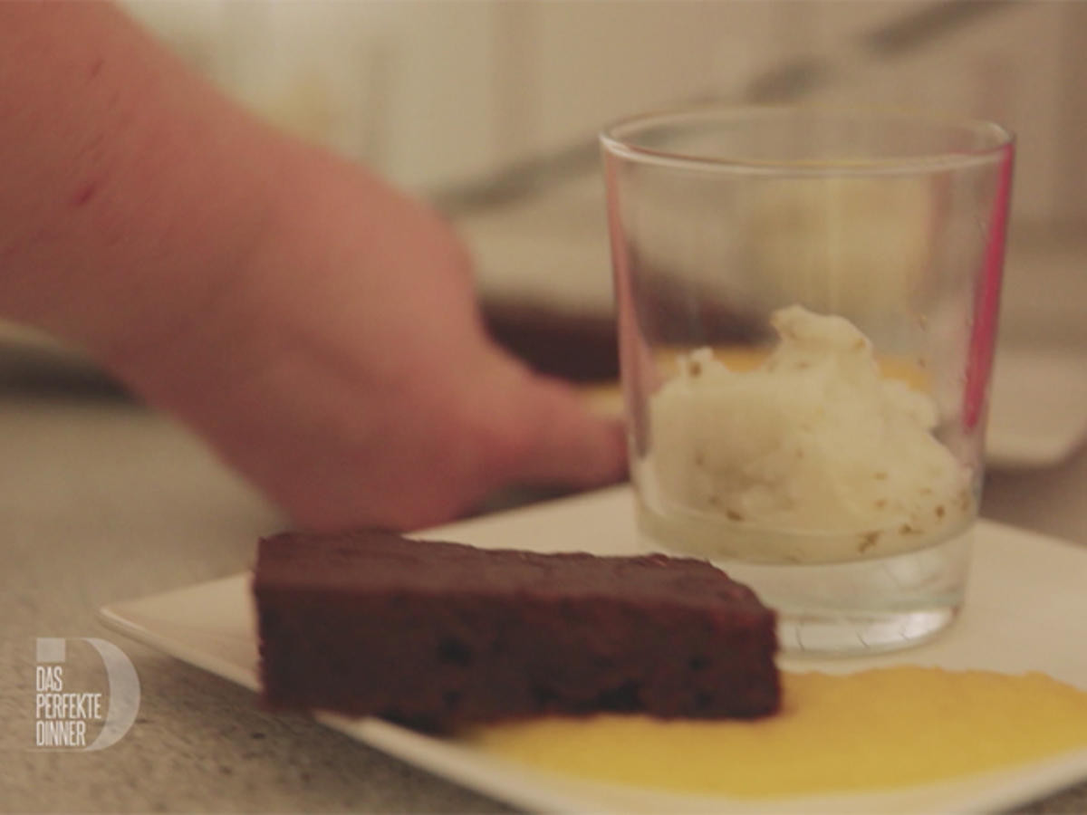 Basilikum-Zitronen-Eis mit Triple Choc Brownie