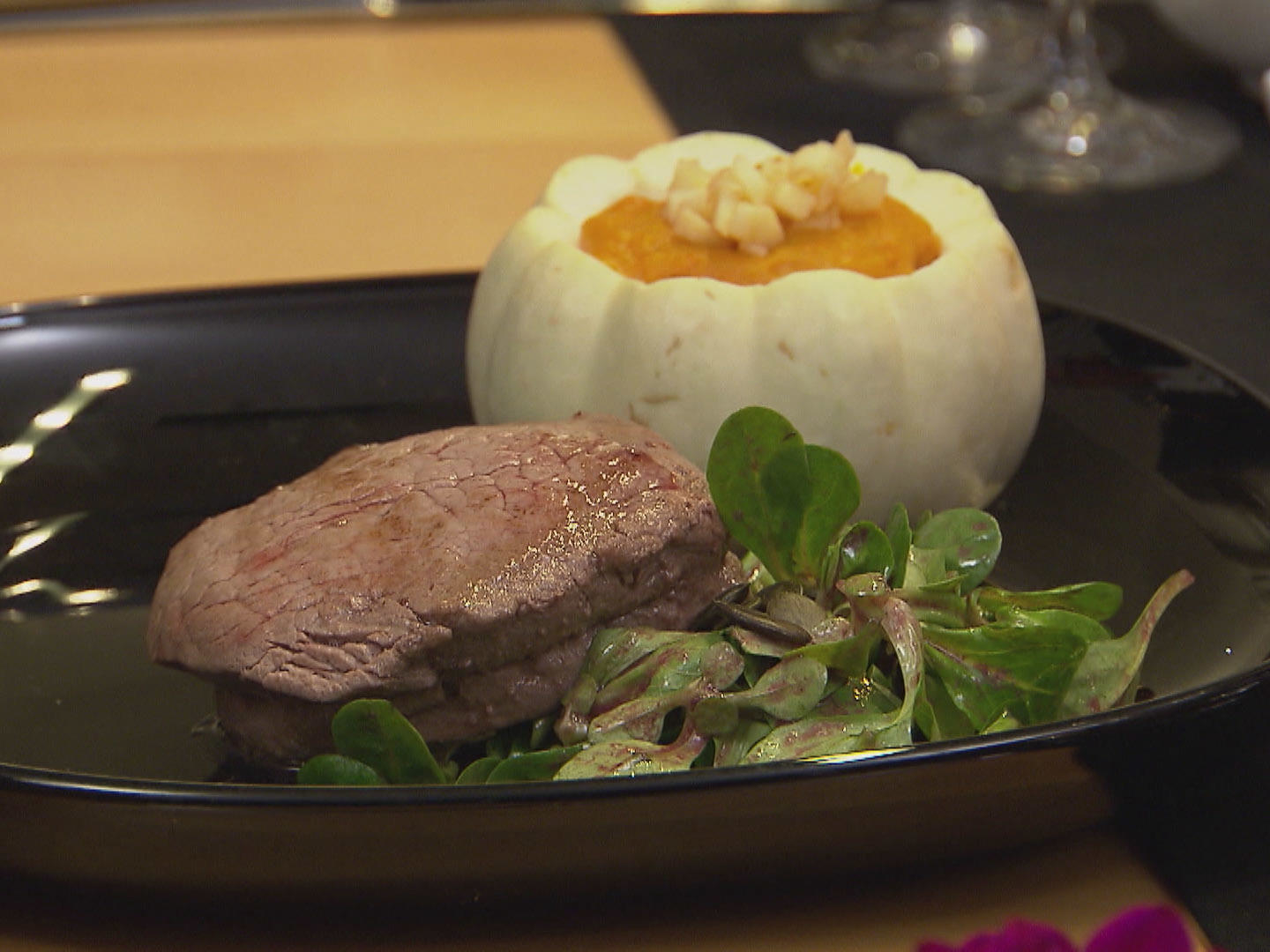 Rinderfilet mit Feldsalat und Kürbismousse
