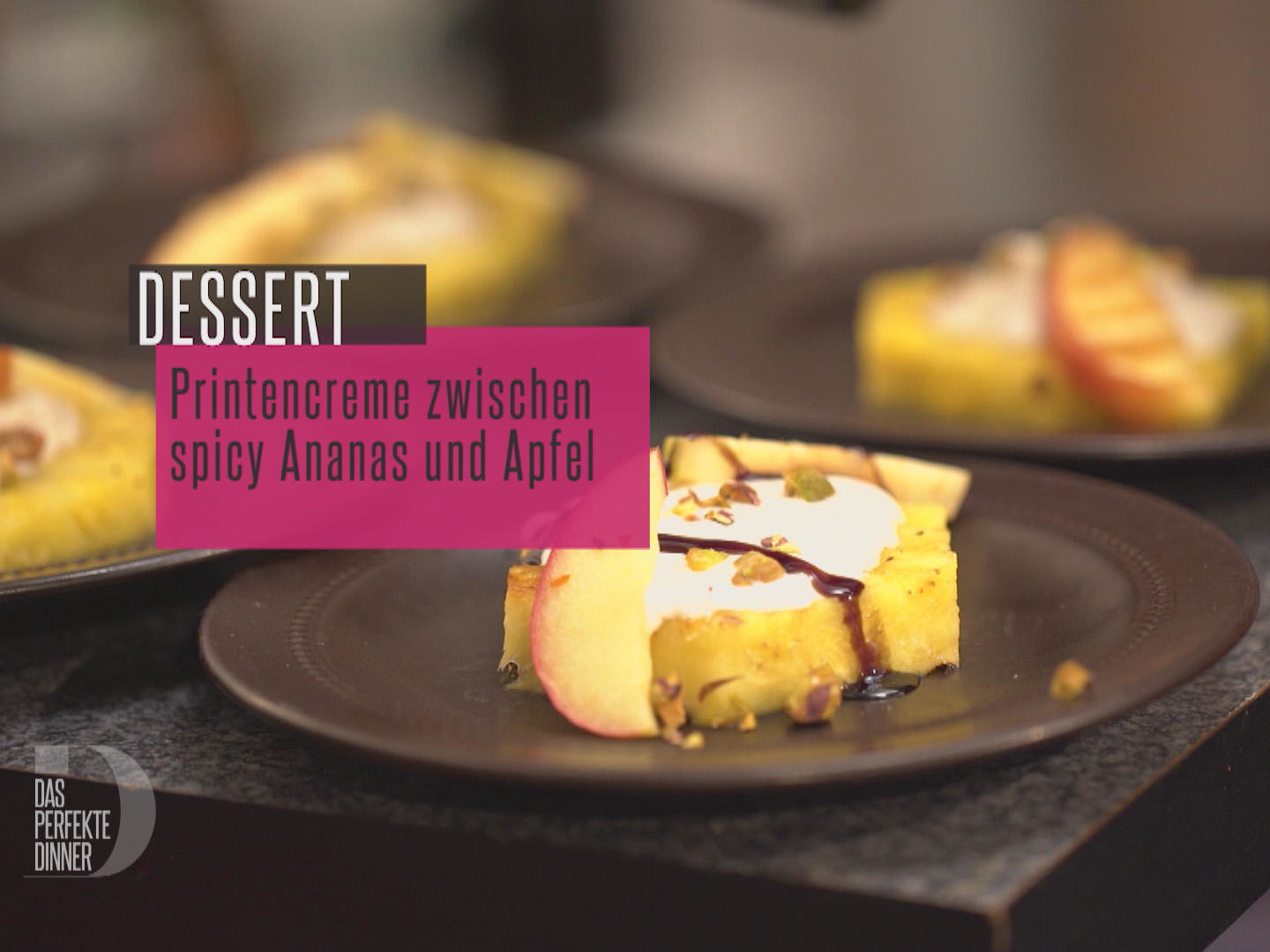 Printencreme auf gegrillter Spicy Ananas mit Grillapfel, Kürbiskernöl und Pistazien