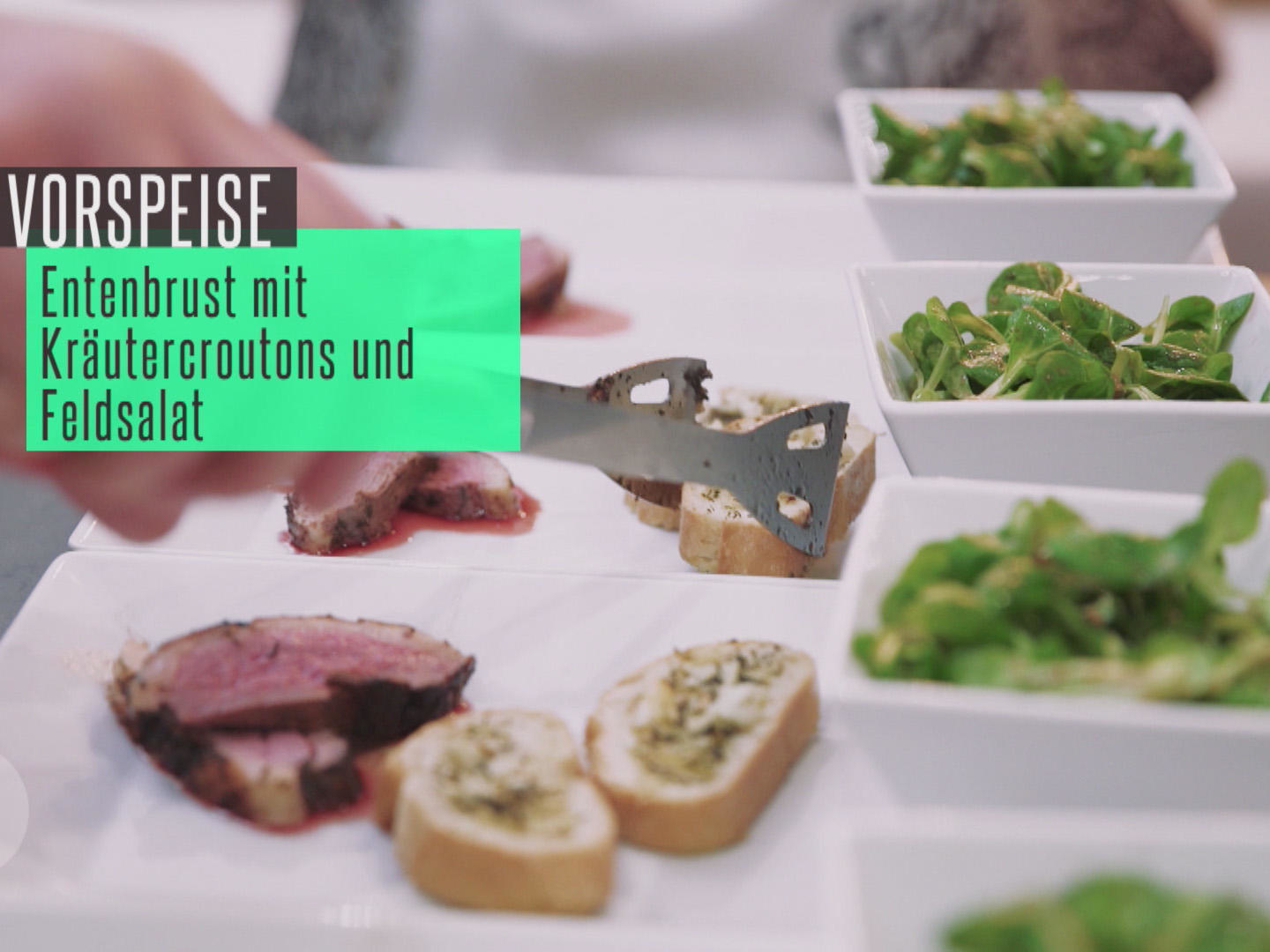 Barbarie-Entenbrust mit Zitronen-Honig-Sauce und Kräutercroutons