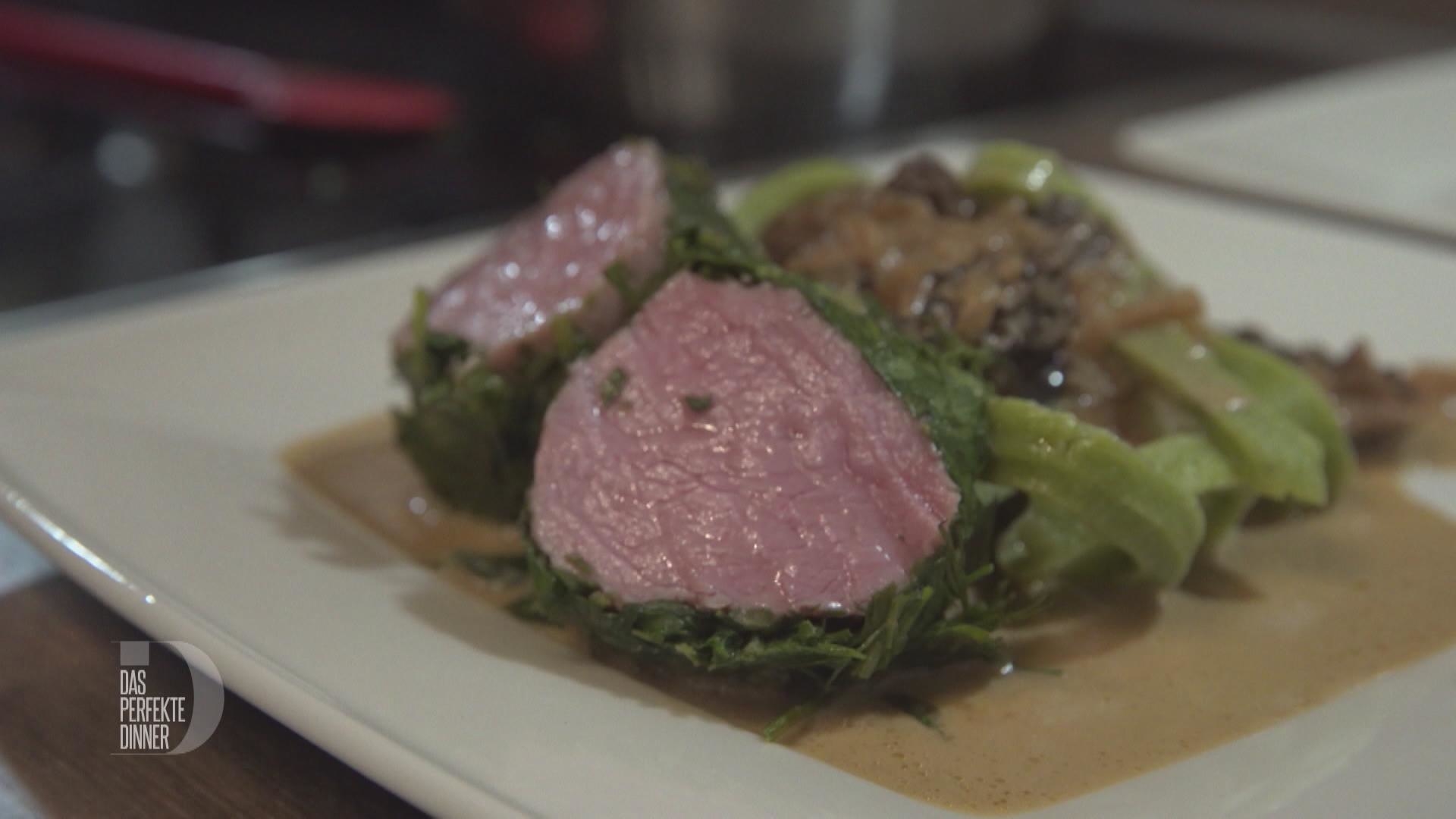 Pochiertes Kalbsfilet im Kräutermantel