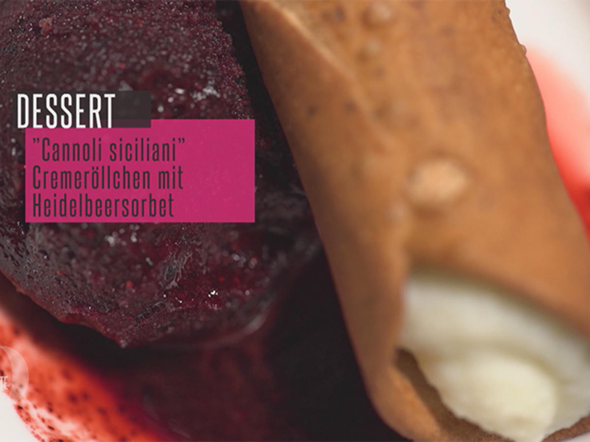 Cannoli Siciliani mit Heidelbeerensorbet