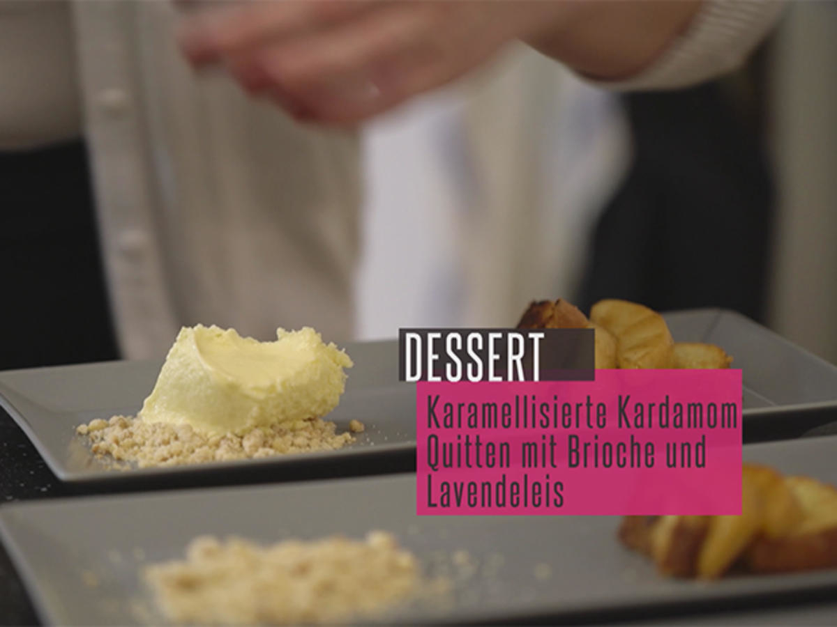 Karamellisierte Kardamom-Quitten mit Bratbrioche, Lavendeleis und Walnussstreuseln