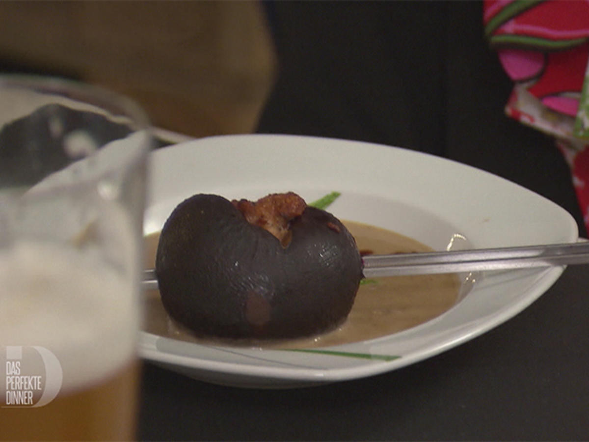Maronencremesuppe mit Portweinpflaume