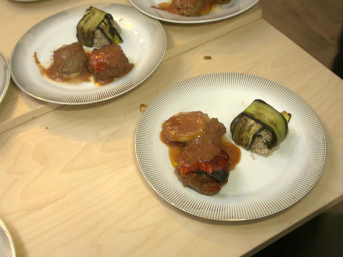 Köfte mit Tomaten-Rotwein-Sauce