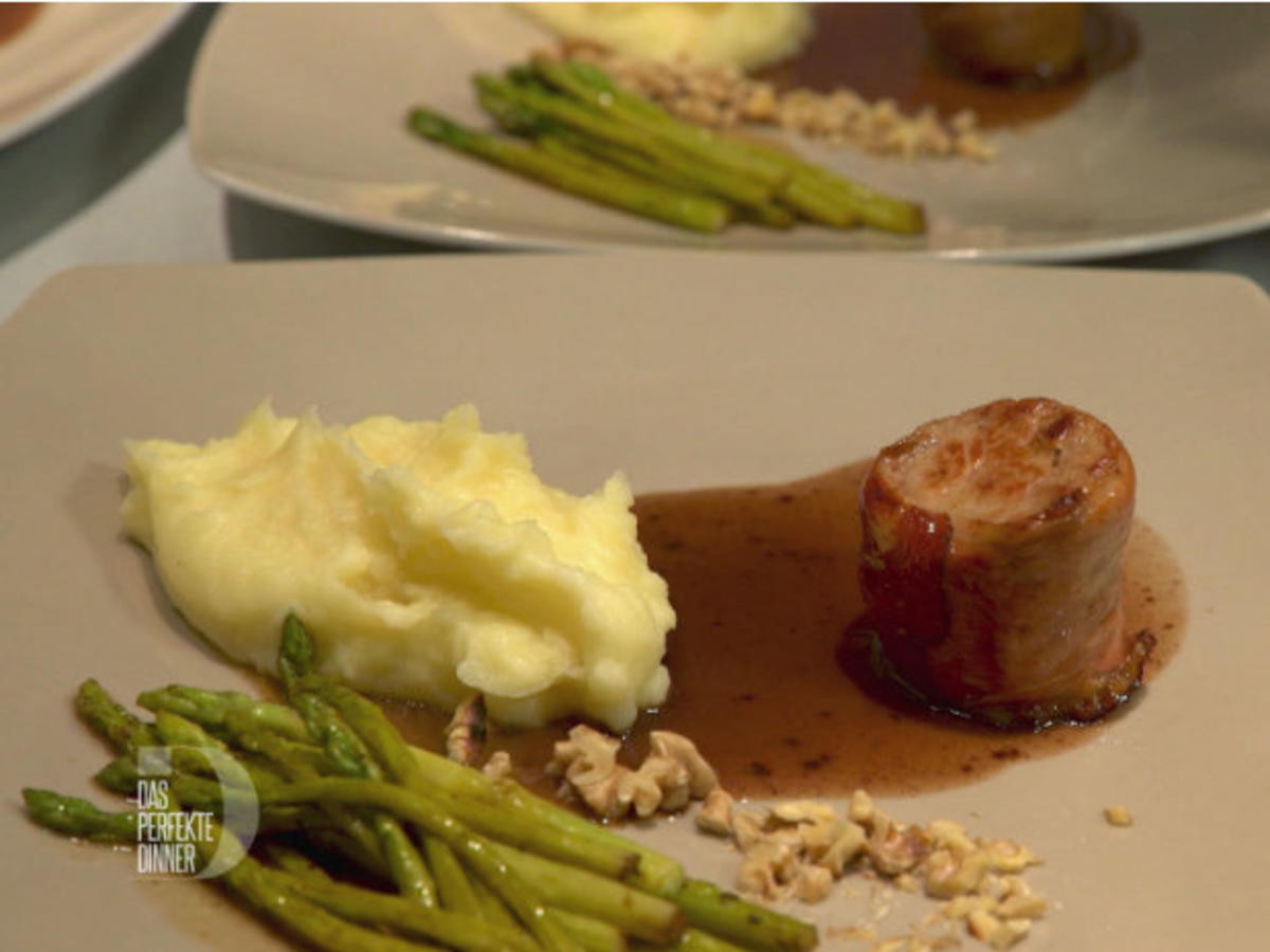Kalbsfilet-Medaillons umhüllt von hauchfeinem Südtiroler Speck an Kartoffeln-Mohn-Püree