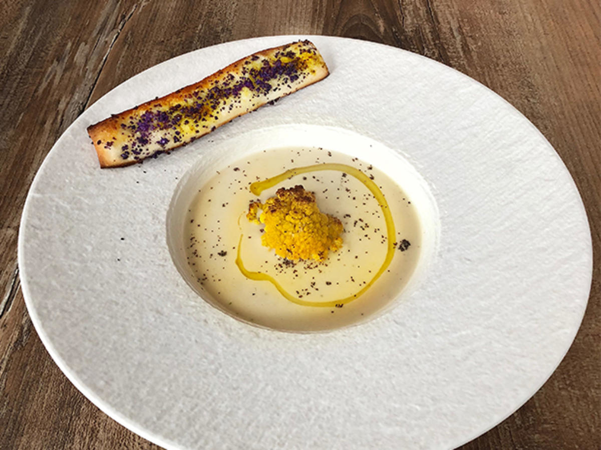 Blumenkohlsuppe mit Hefegebäck (Jochen Schropp)