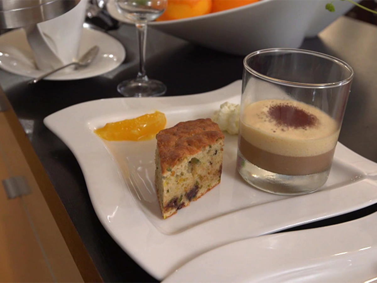 Cappucino Mousse mit Ricotta-Pistazienkuchen und Orangenragout