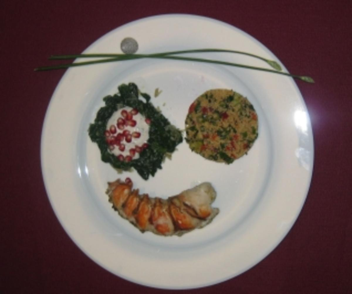Dattel-Langusten und Granatapfel-Spinat mit Kardamom-Joghurt