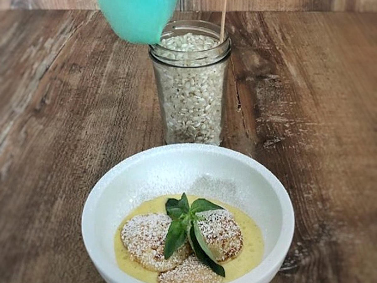 Bild zu: "Poffertjes mit Schokoapfel, Zuckerwatte und Vanillesauce"