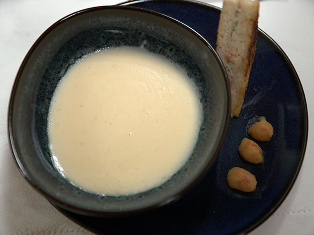 Topinambursuppe mit Krabbentoast und Apfel-Wasabi-Püree