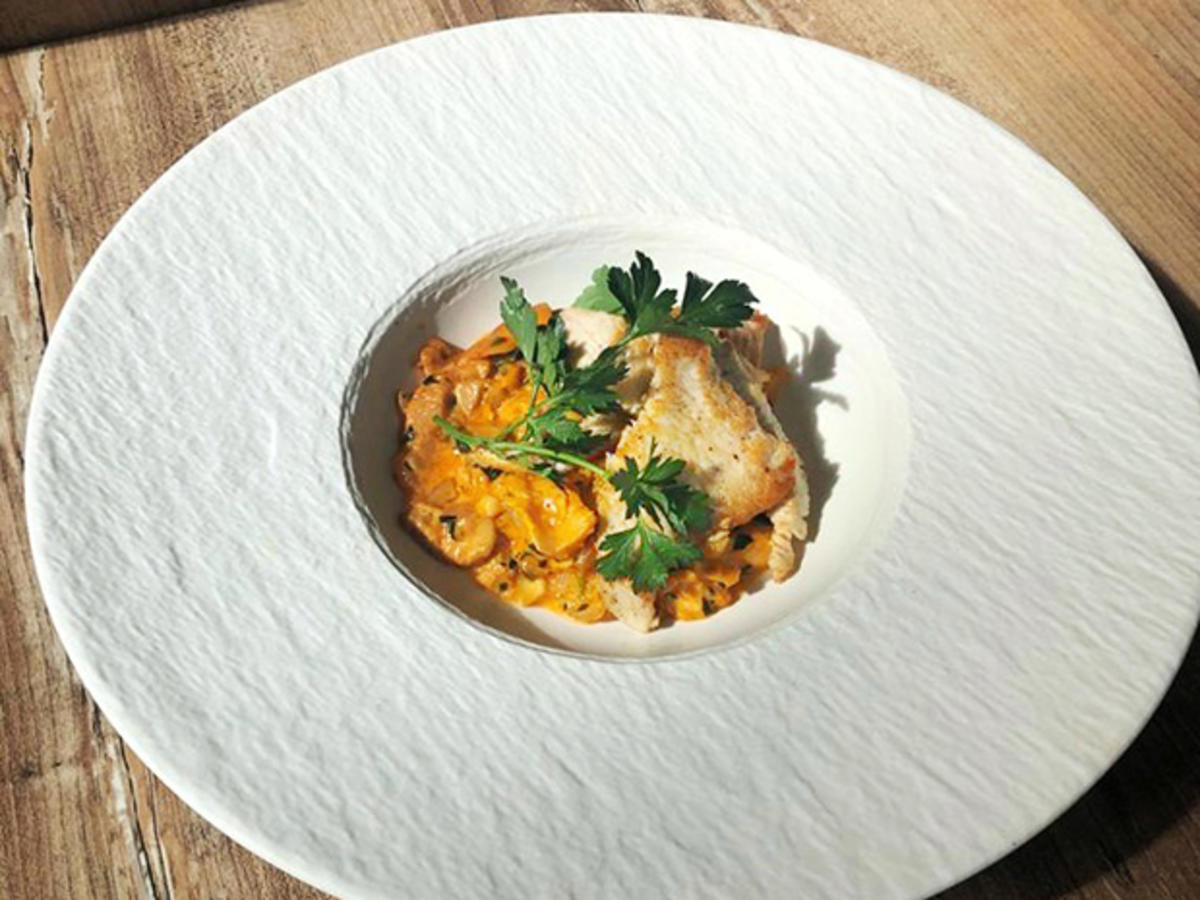 Putenbrust auf Eierschwammerlgulasch (Larissa Marolt)