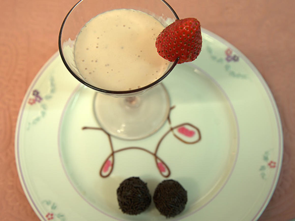 Erdbeer-Maracuja Mousse und Trüffelpraline