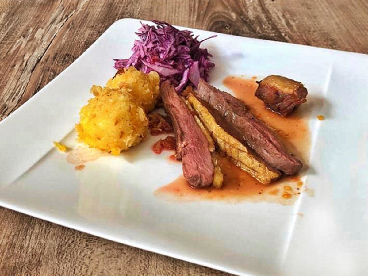 Bild zu: "Ente mit Rotkohl und Klößen (Laura Karasek)"