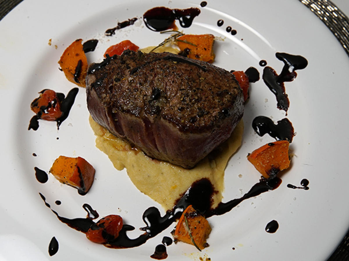 Bild zu: "Rinderfilet mit Orangen-Sellerie-Püree"