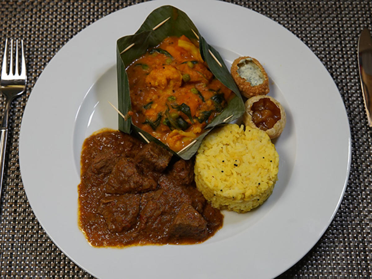 Bild zu: "Wagyu-Curry an gefülltem Gemüse und Kitchari"