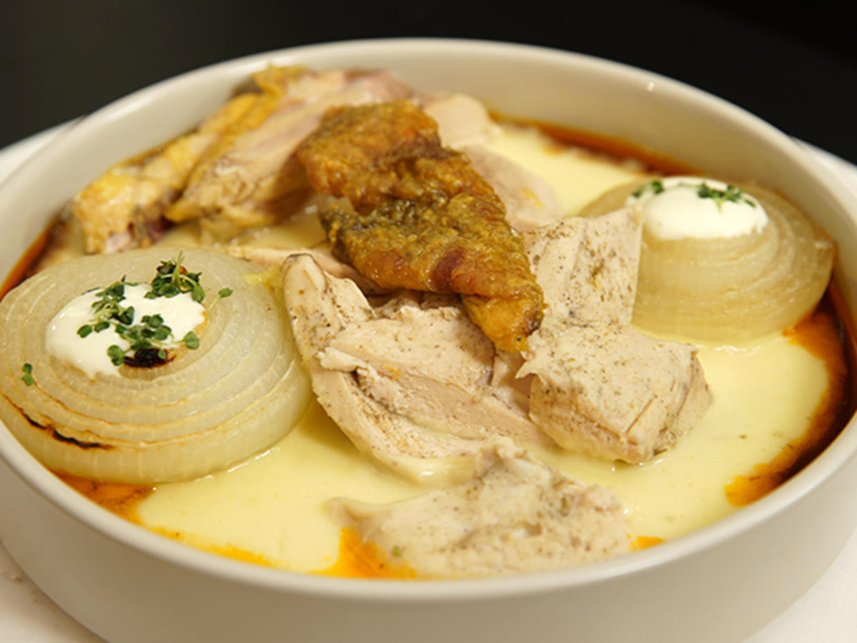 Perlhuhn mit Kartoffelpüree und Schmorzwiebeln