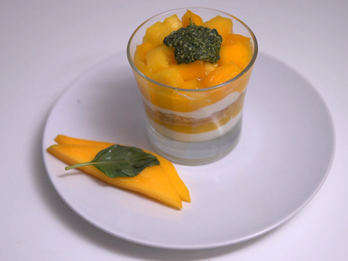Quark-Dessert auf Pasta de Manga mit Pestosauce