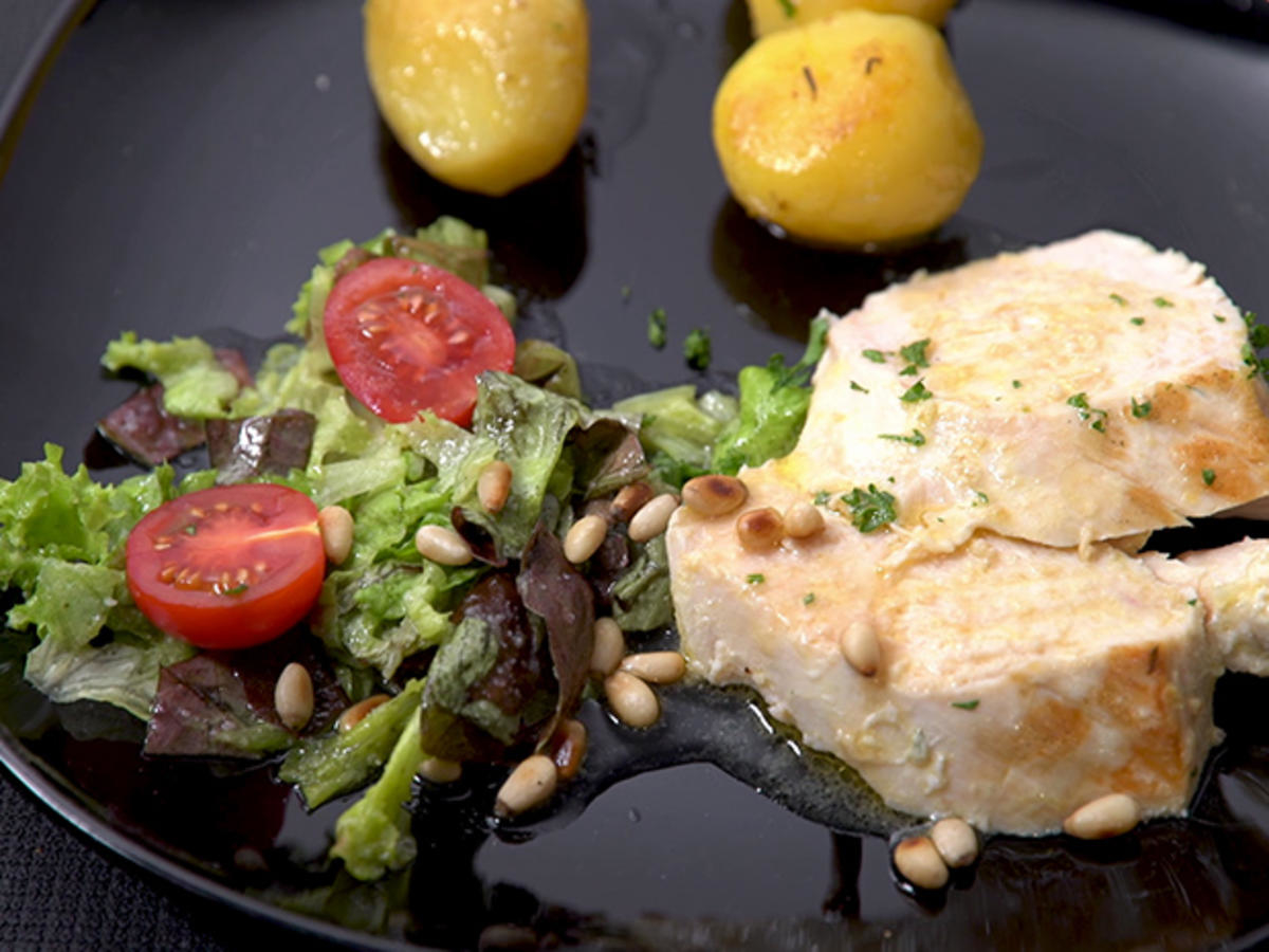 Zitronenhähnchenbrust mit Rosmarin-Kartöffelchen und einem kleinen Salat