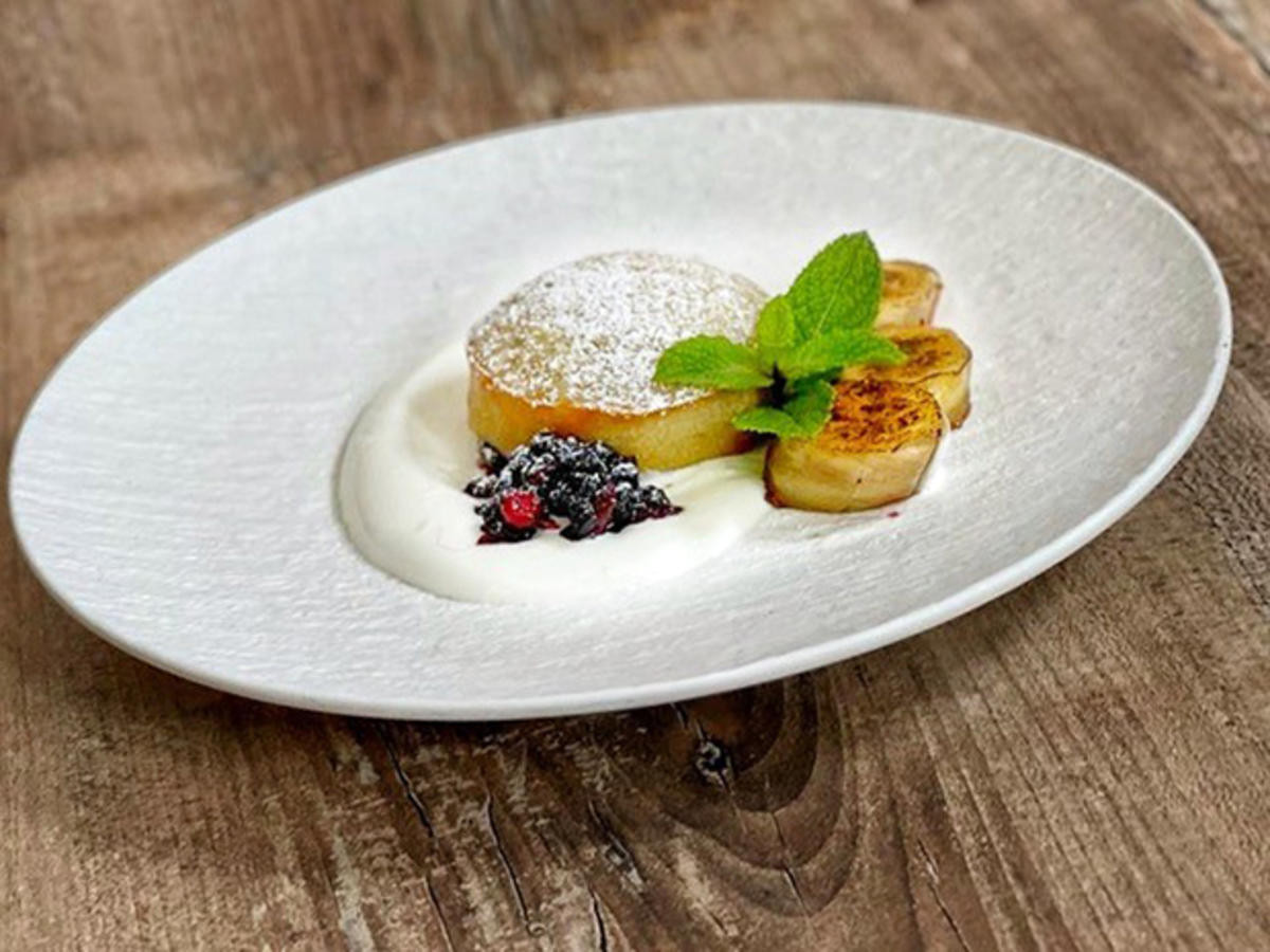 Gebackener Bananenpudding mit Ebereschen-Holundergelee (David Puentez)