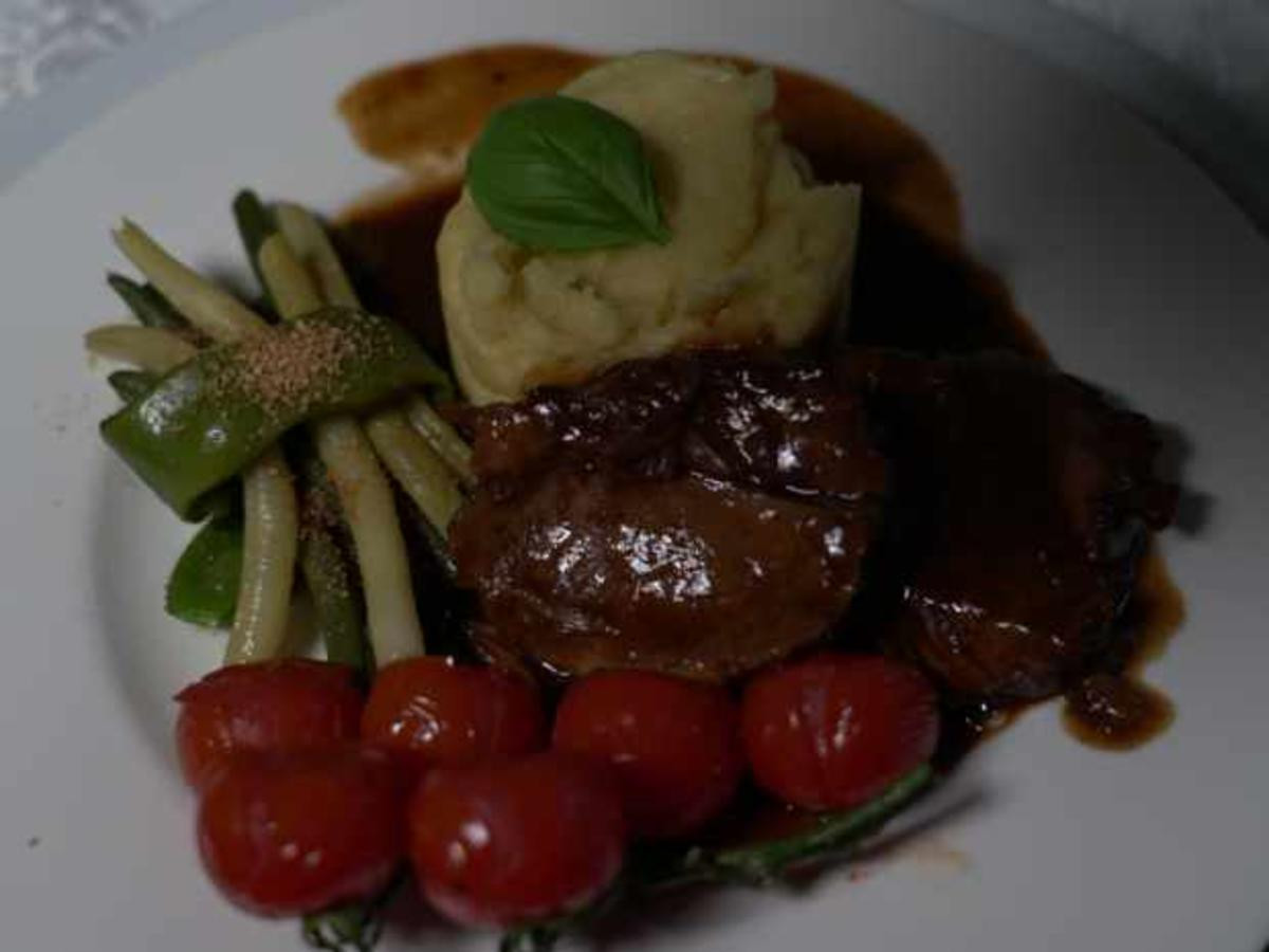 Lammbraten mit Röstgemüse und Stampfkartoffeln