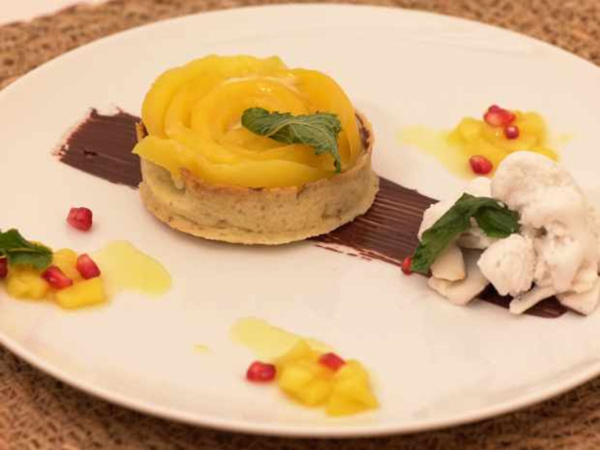 Mango Tarteletts mit Vanillepuddingfüllung und Kokossorbet
