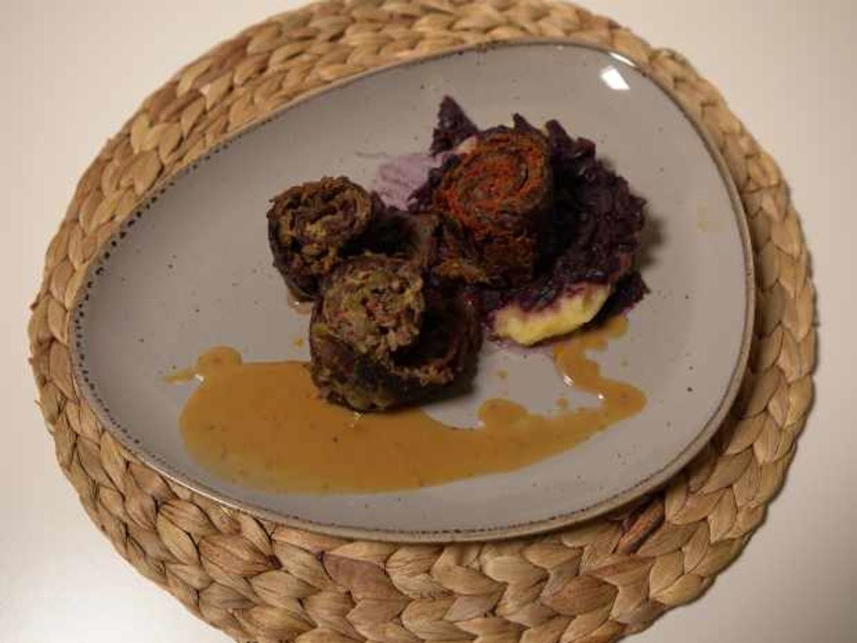 Dreierlei Rouladen mit Klößen und Rotkohl