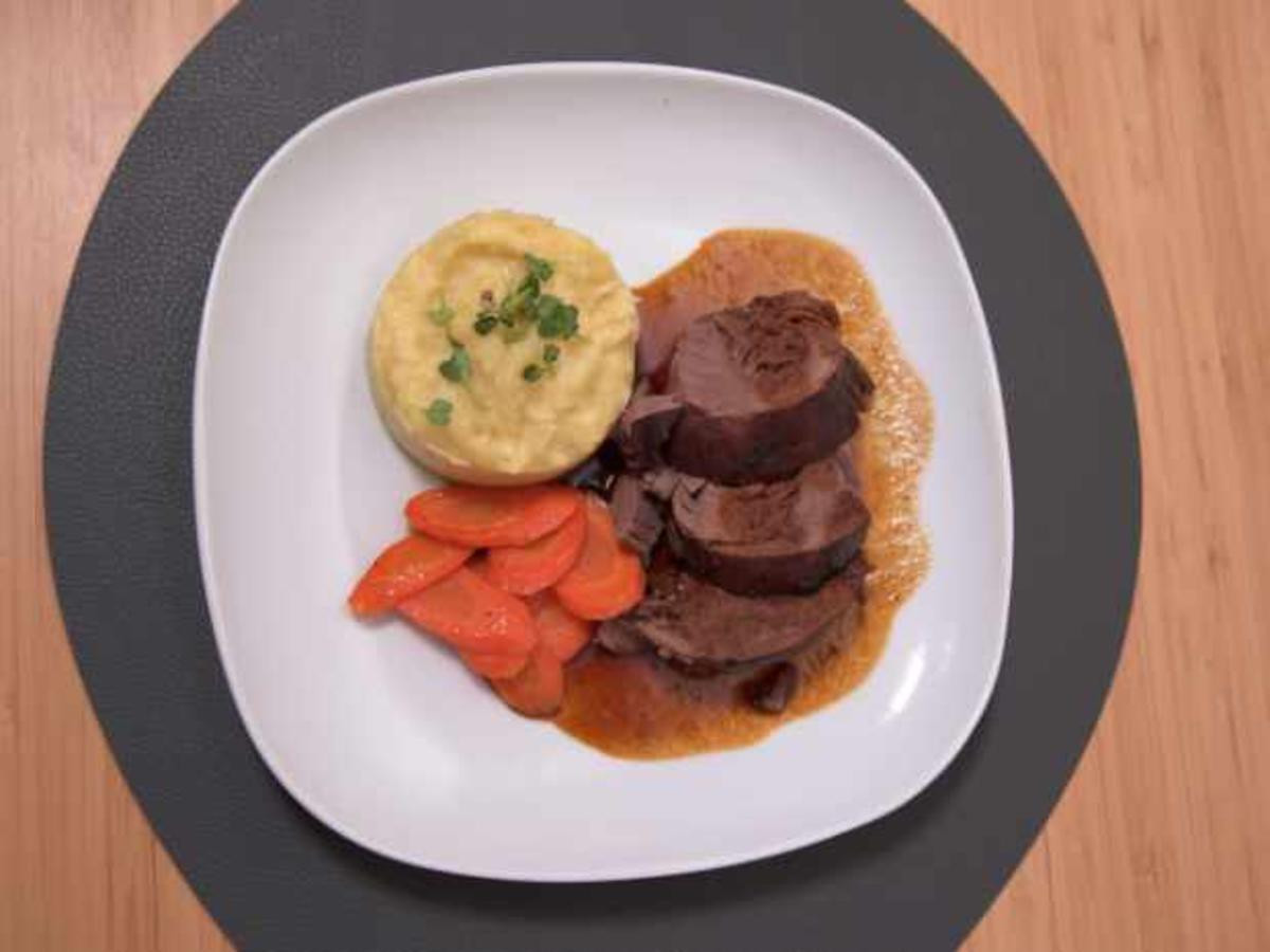 Rinderbäckchen mit karamellisierten Karotten und Sellerie-Kartoffel-Stampf