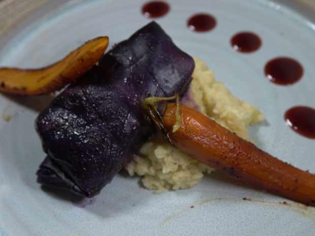Kohlroulade mit Sellerie-Kartoffelpüree und Portweinsauce