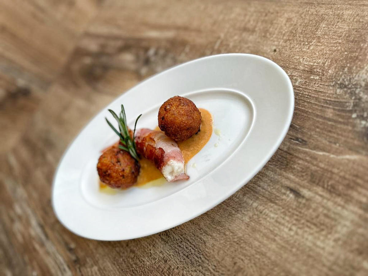Garnele mit Bacalhau-Praline und Paprikasauce (MC Fitti)