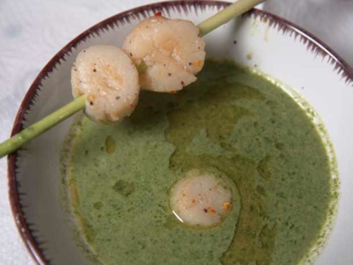Kokos-Spinat-Suppe mit Jakobsmuscheln