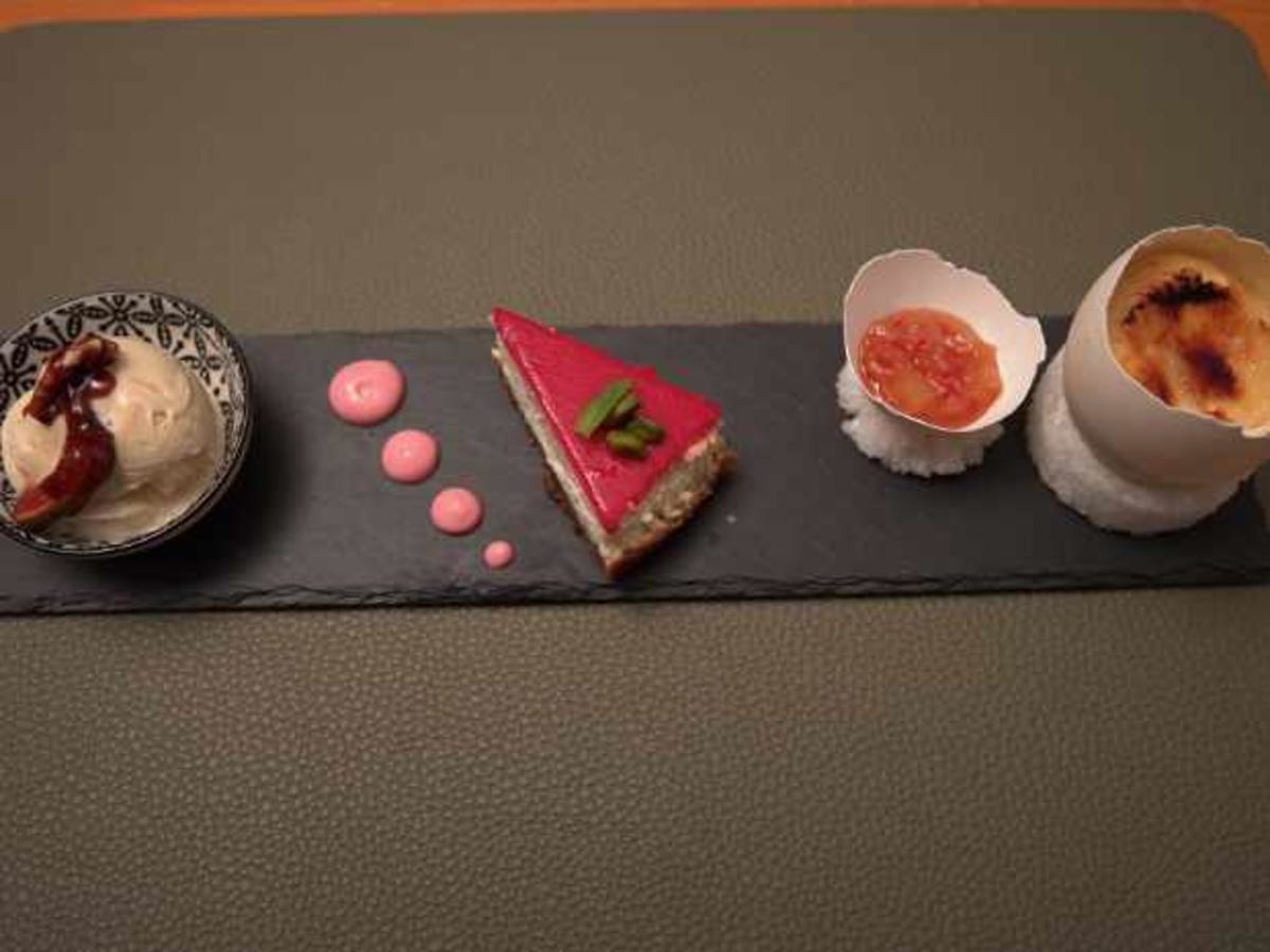 Cheesecake und Bergkäse-Crème Brulée mit Birnen-Chili Chutney