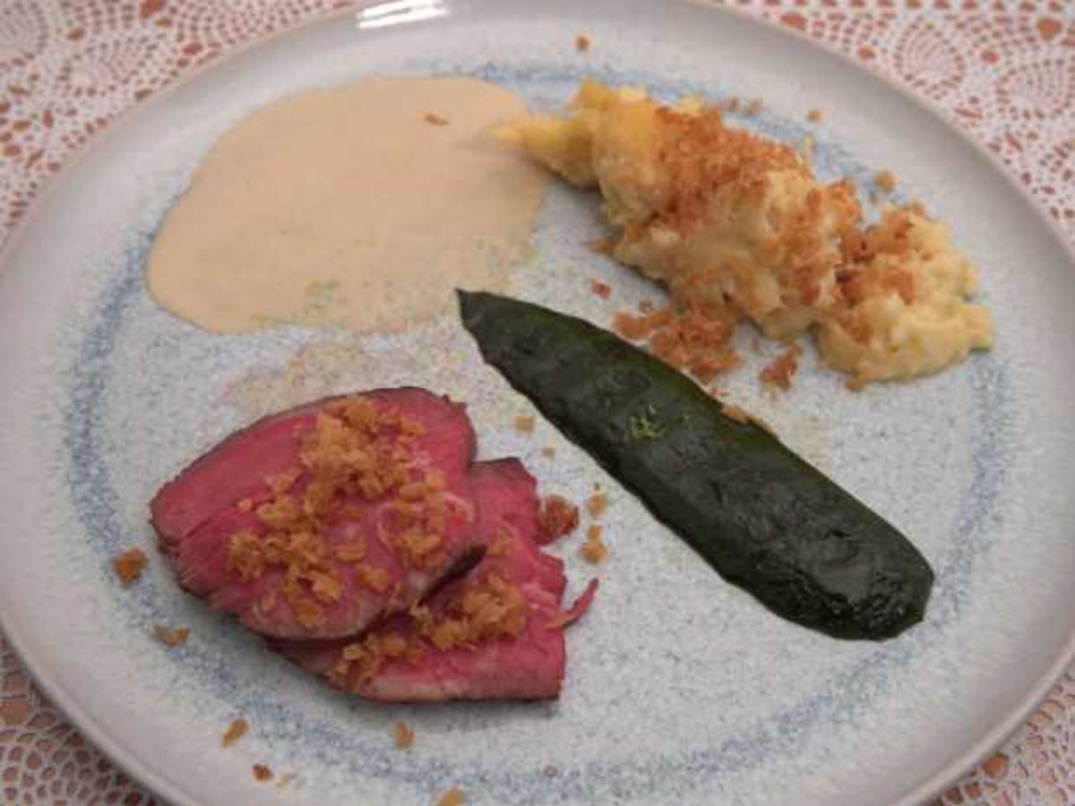 Rinderfilet mit Pasta und Frühlingszwiebeln