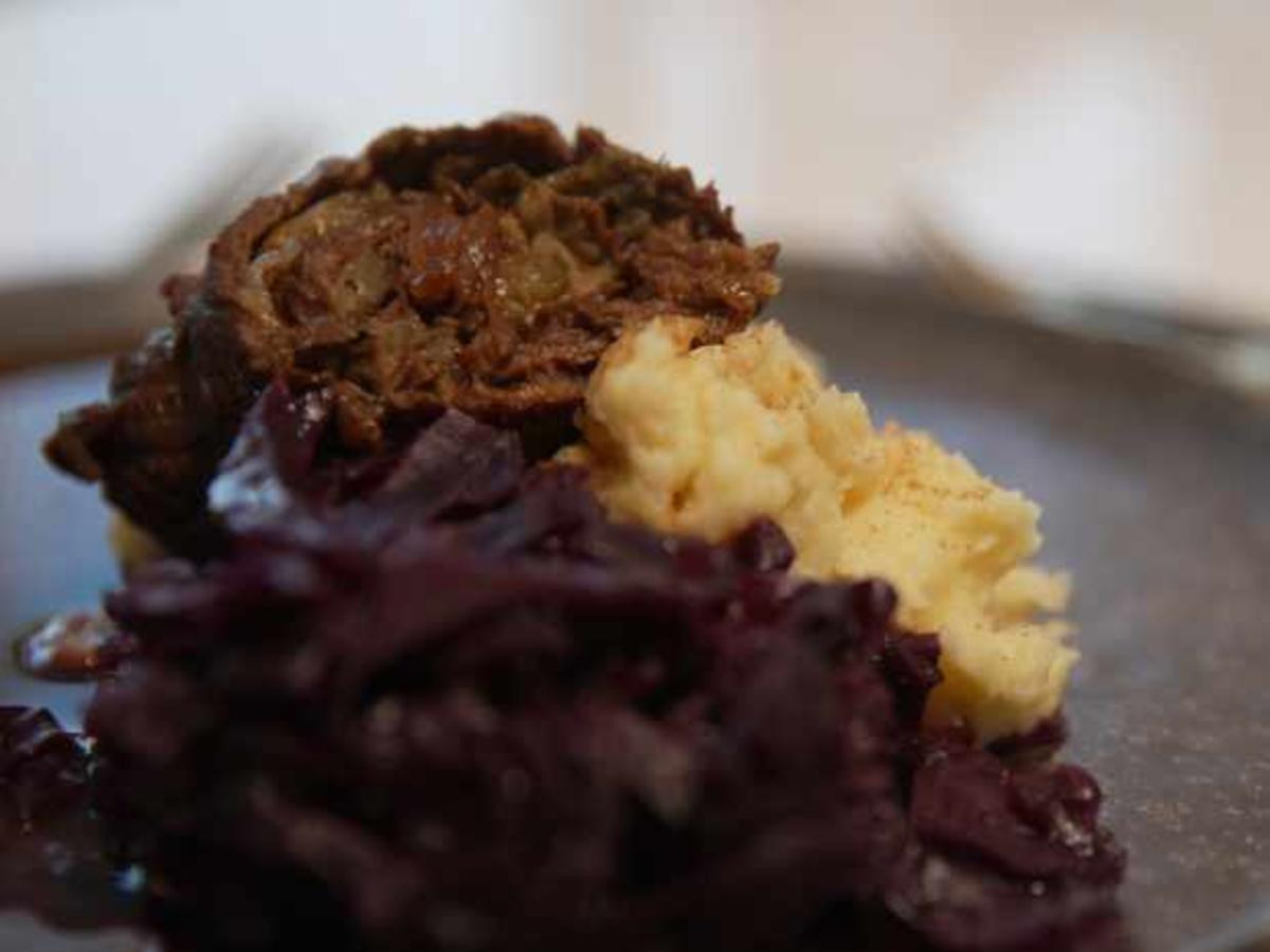 Rouladen mit Kartoffelstampf und Rotkohl