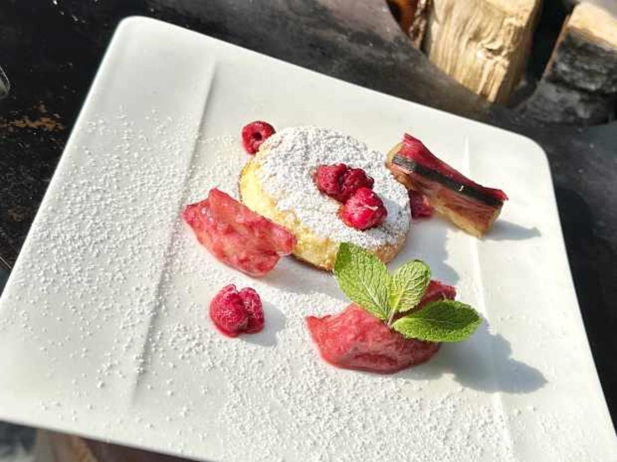 Japanische Pancakes mit Erdbeersauce und Rhabarber (Oliver Pocher)