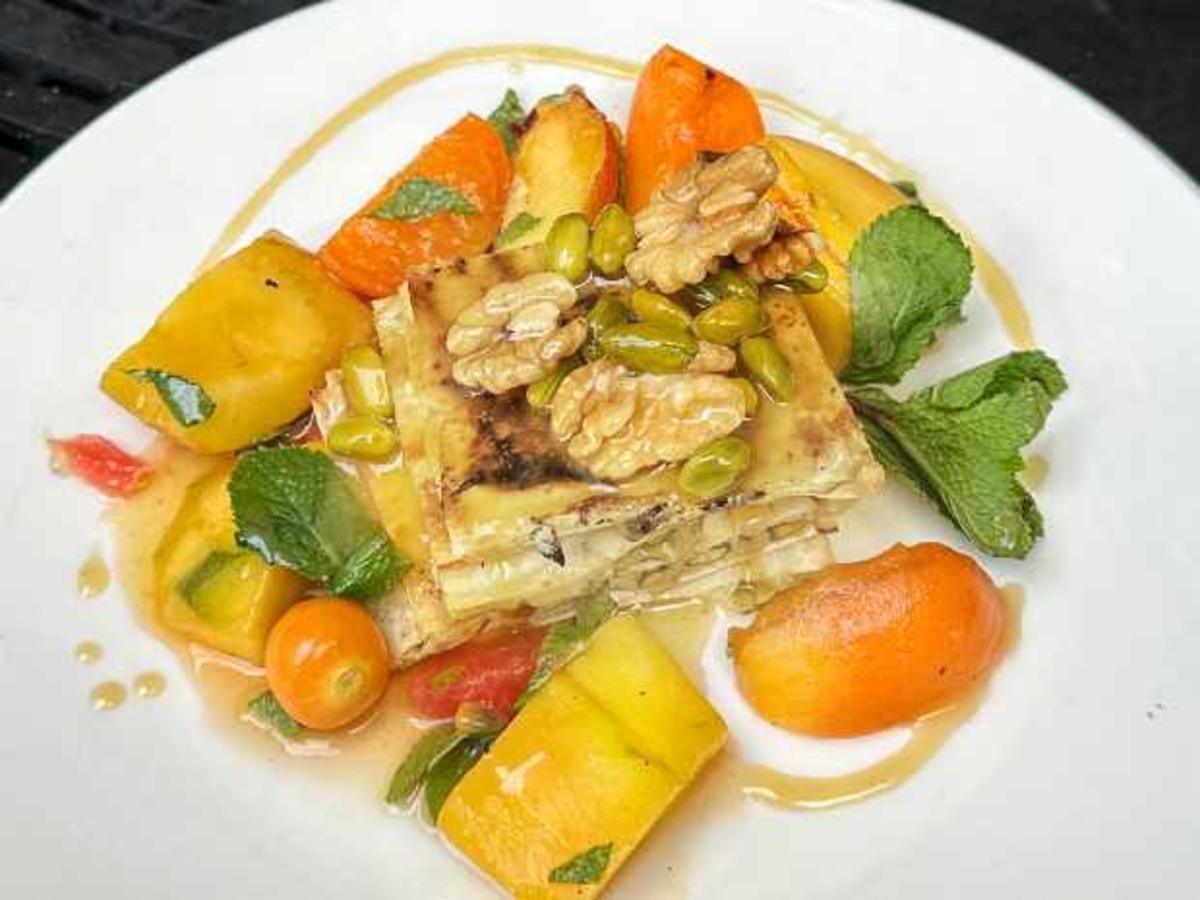 Baklava vom Grill mit gegrilltem Obstsalat (Eko Fresh)