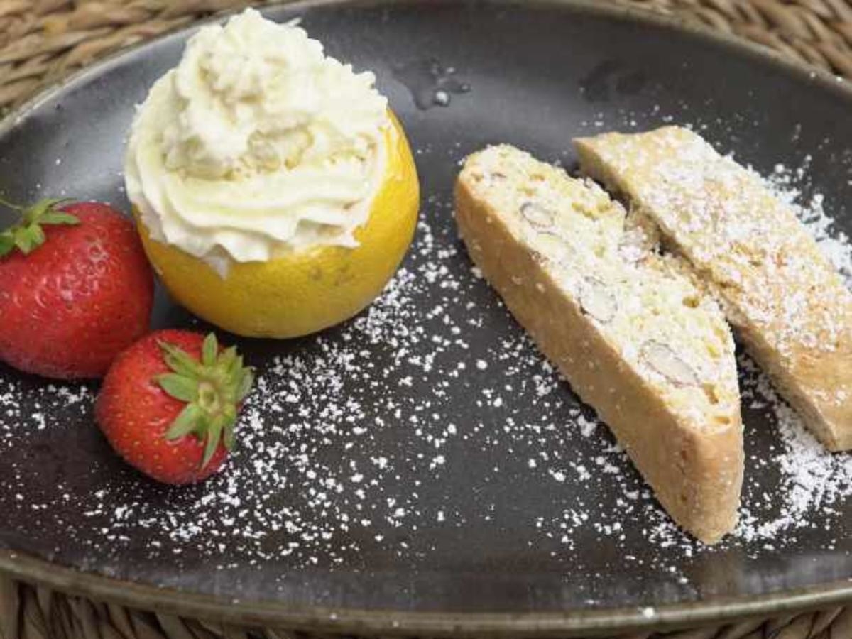 Cantuccini mit Erdbeer-Creme