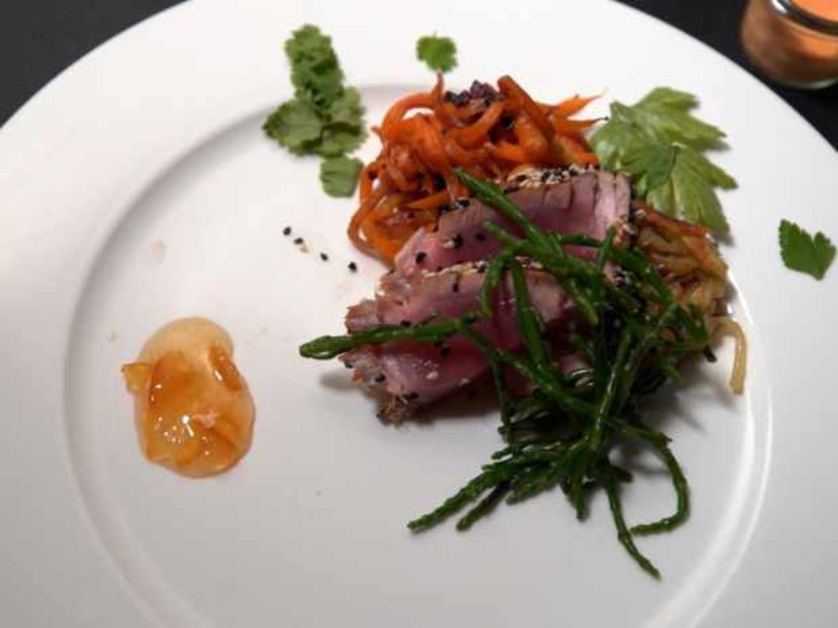 Thunfisch mit Karottengemüse und verschiedenen Mayonnaisen