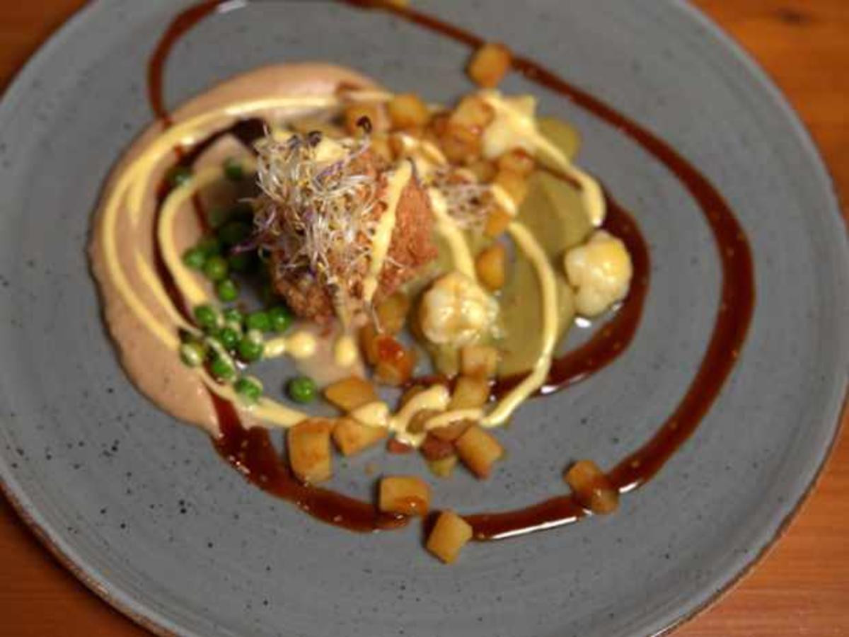 Blumenkohl mit Erbse-Kartoffel-Praline