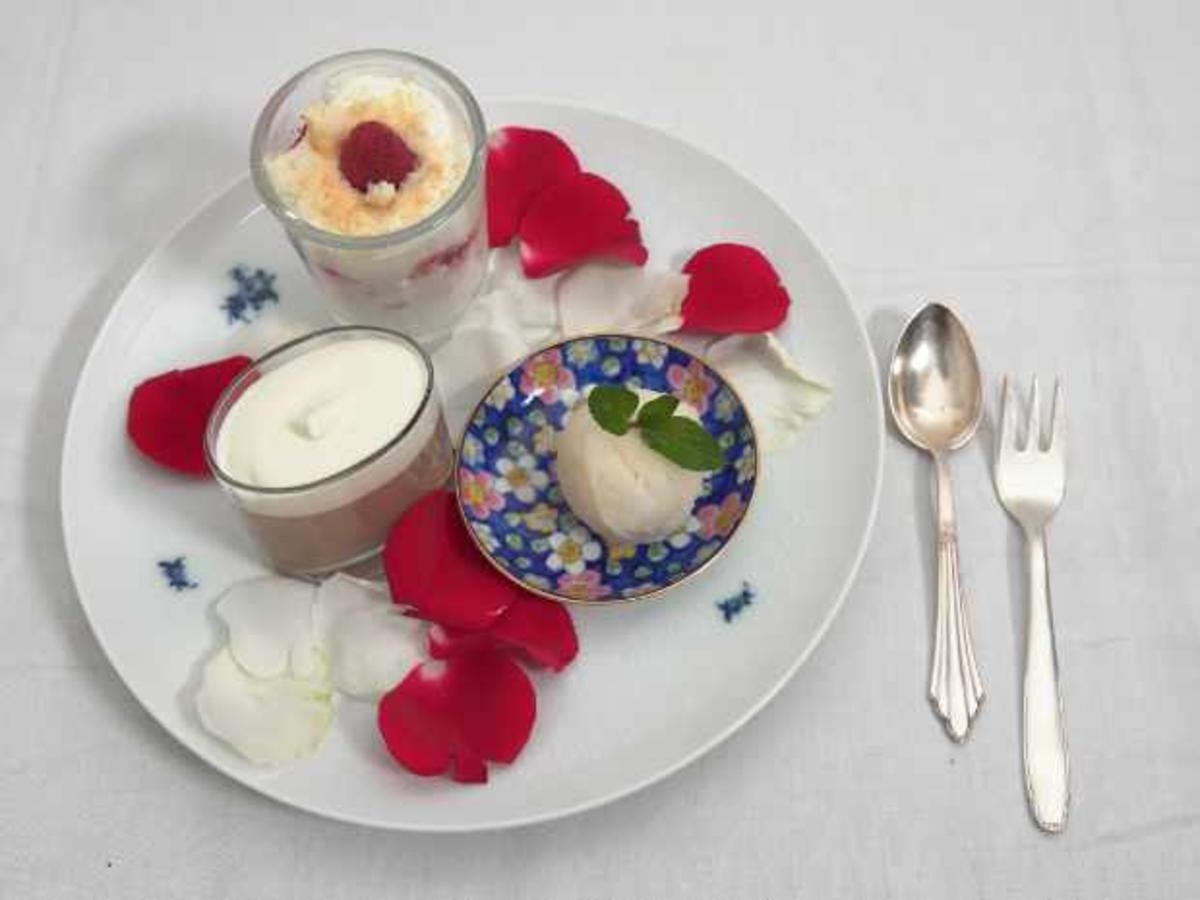 Himbeertiramisu mit Schokomousse und Limettensorbet
