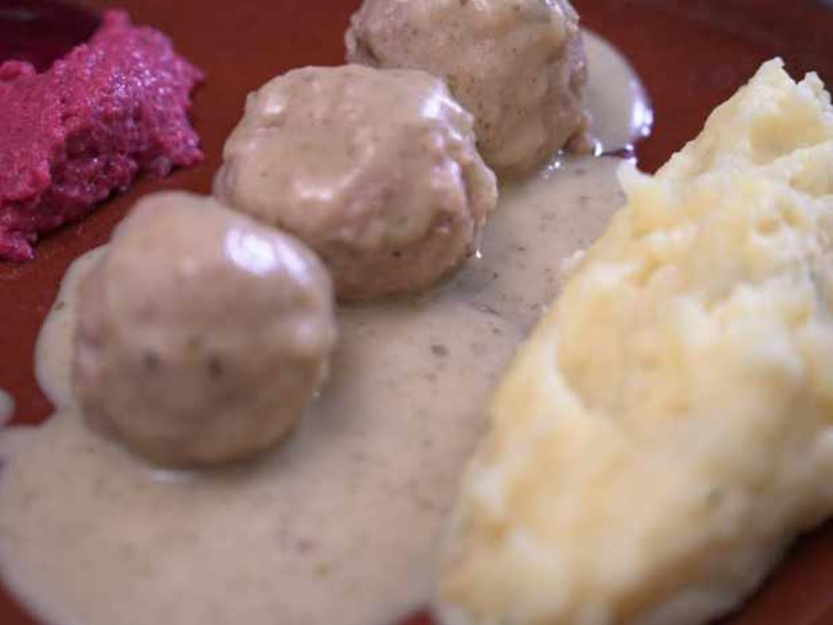 Königsberger Klopse an Kartoffelstampf mit Rote Bete-Crème