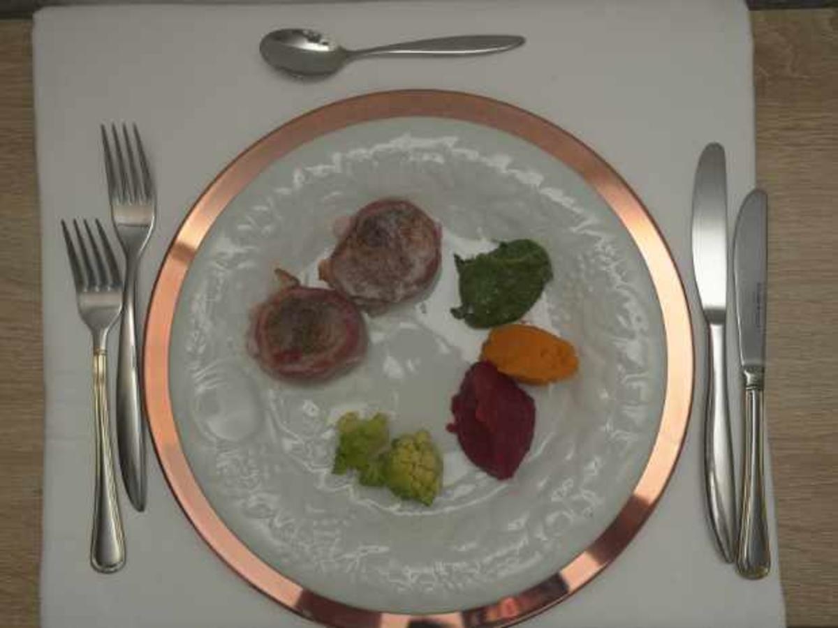 Schweinefilet mit Speck umwickelt