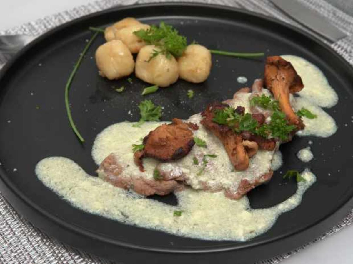 Gnocchi und Rinderfilet mit Pfifferlingen auf Sauce Béarnaise