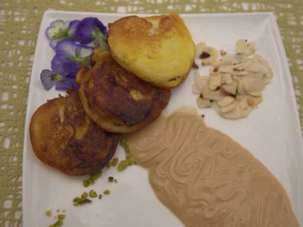 Apfel-Beignets mit aufgeschlagener Erdnuss-Dulcey-Schokoladen-Ganache