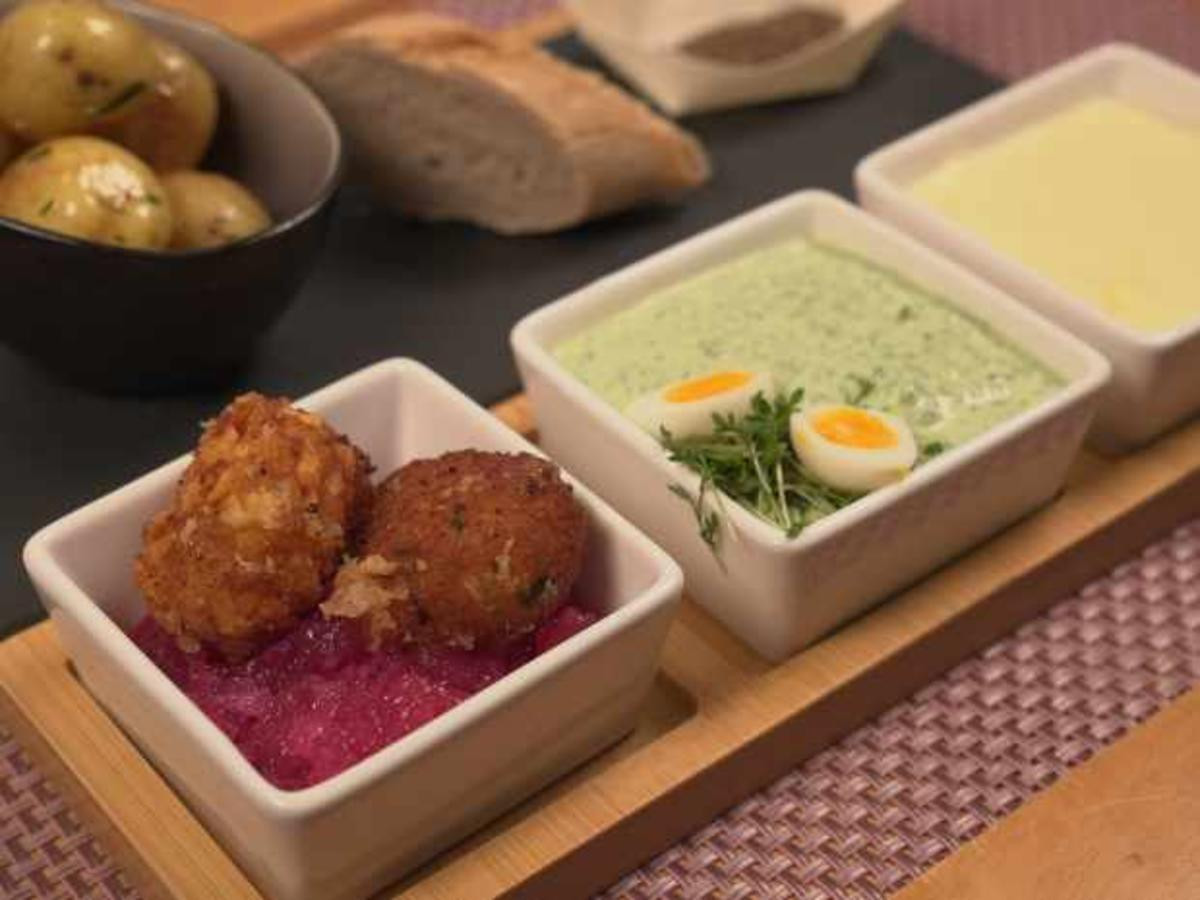 Gebackener Harzer Käse mit Zwiebelmarmelade, dazu Grüne Soße