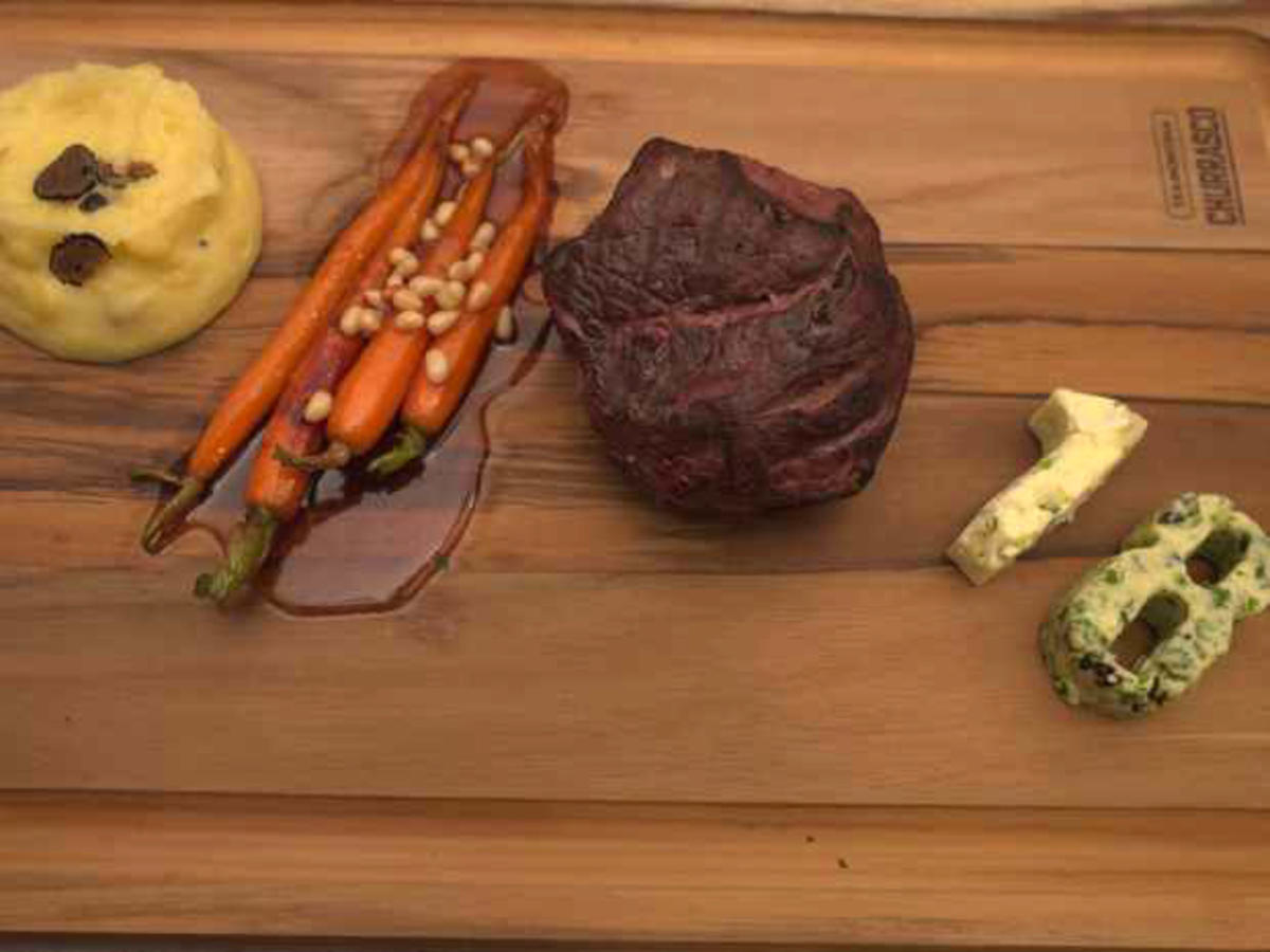 Steak mit Kartoffel-Trüffel-Püree und karamellisierten Babymöhrchen