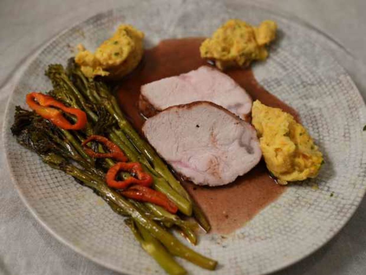 Kalbskarrée mit Bimi und Quark-Parmesan-Nocken