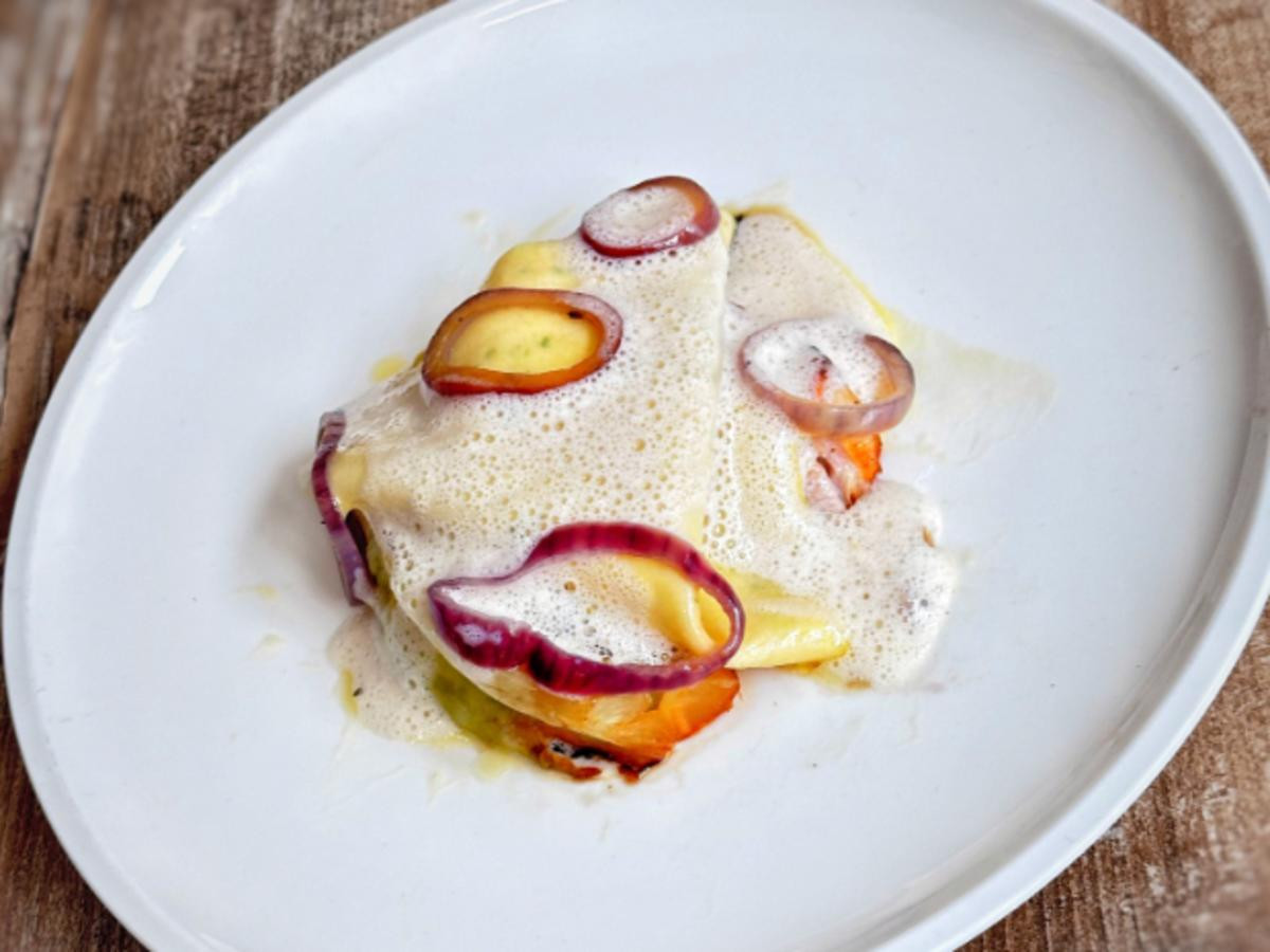 Geschmorter Spitzkohl mit Fleckerln und Bauchspeck (Jens und Ida Knossalla)
